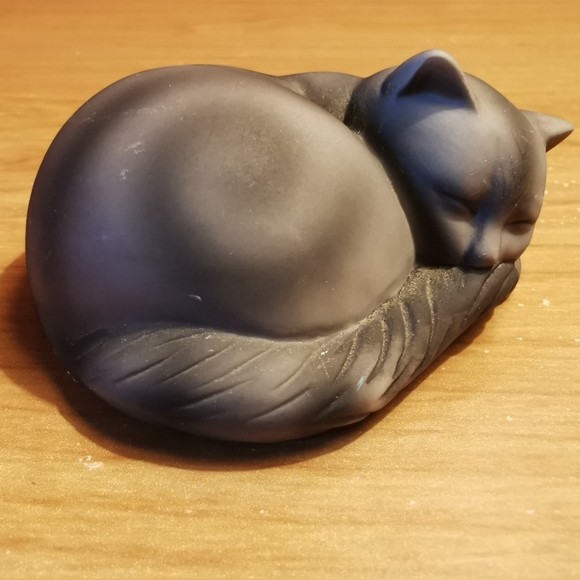 Sleeping Cat Figurine - Picture 4 of 7